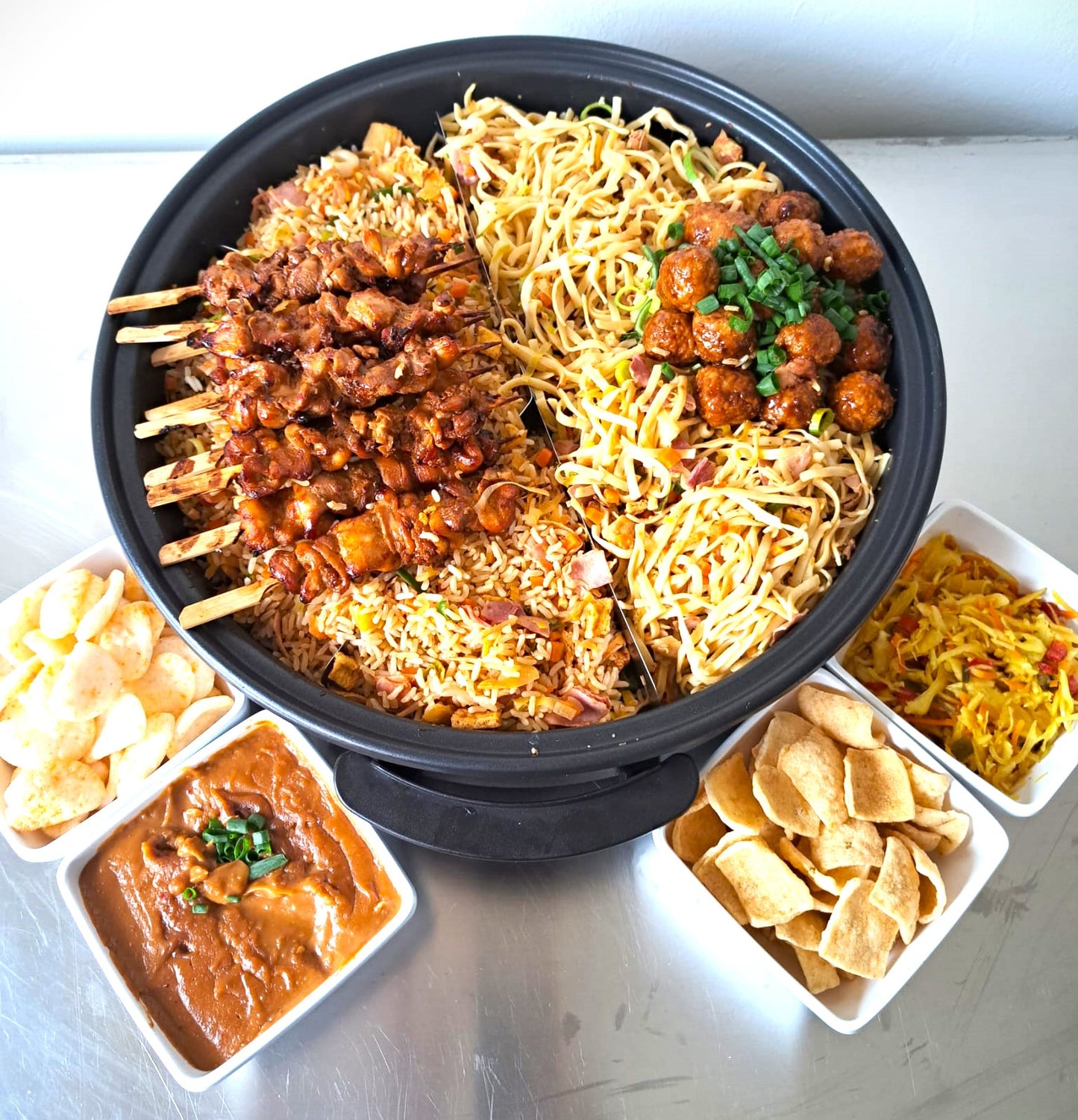 Diner Pan nasi/bami compleet (v.a. 4 personen)